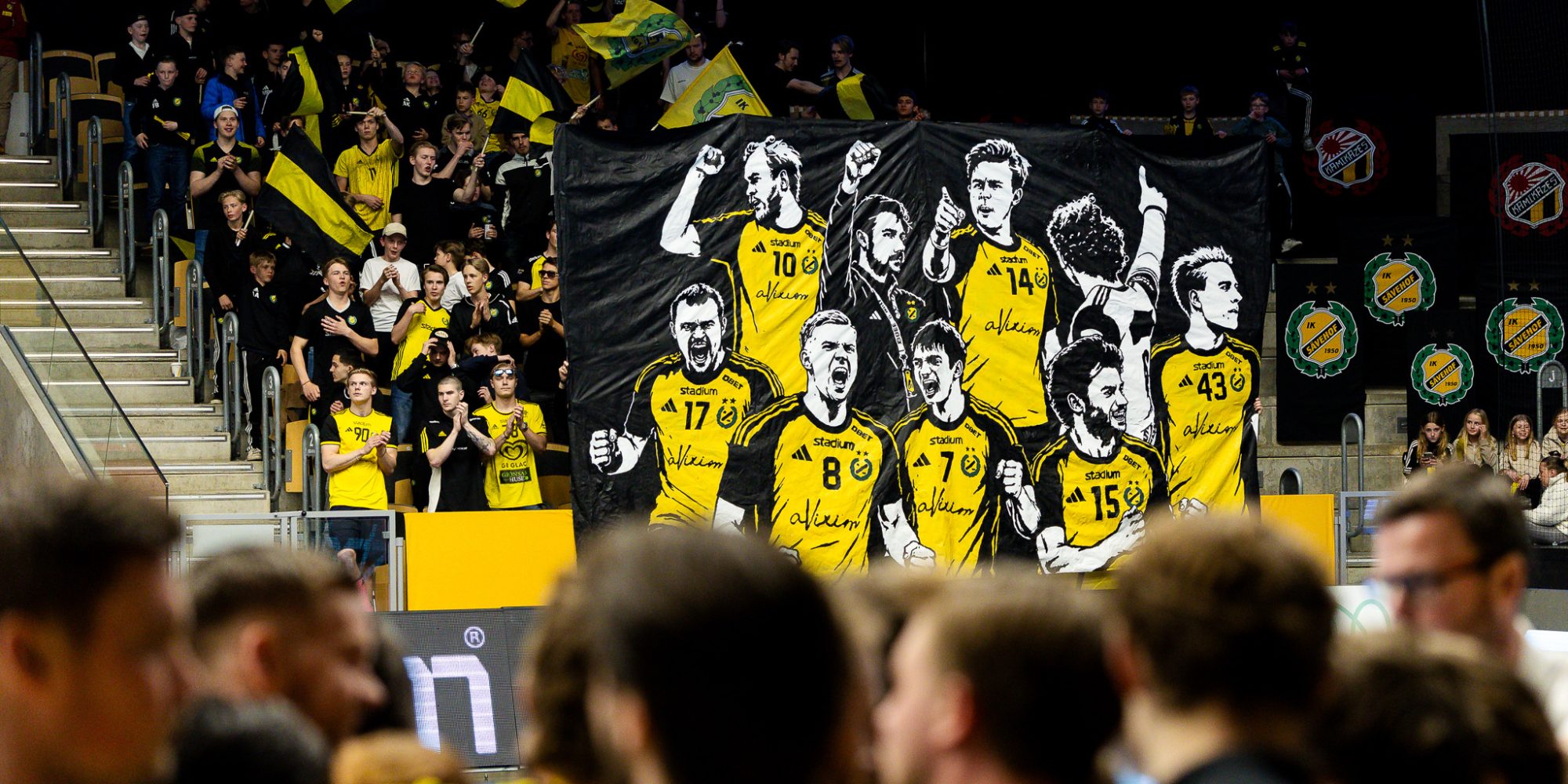 260429 Sävehofs klack med ett Tifo inför semifinal två i Handbollsligan herr mellan Sävehof och HK Malmö den 29 april 2026 i Partille. 
Foto: Michael Erichsen / BILDBYRÅN / COP 89 / MI0973