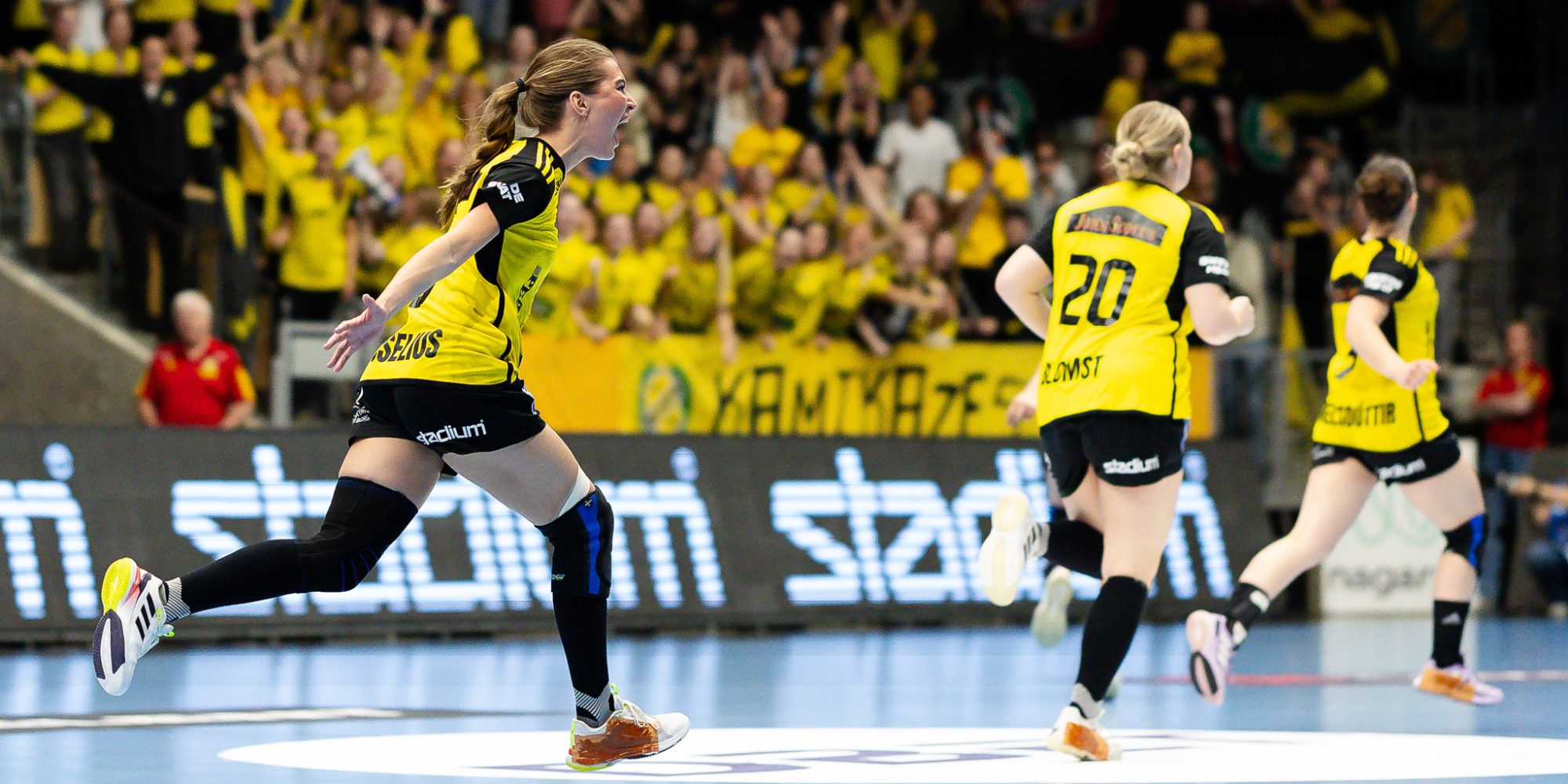 260524 Sävehofs Stella Huselius jublar under final tre i Handbollsligan dam mellan Sävehof och Skara den 24 maj 2026 i Partille. 
Foto: Michael Erichsen / BILDBYRÅN / COP 89 / MI0982